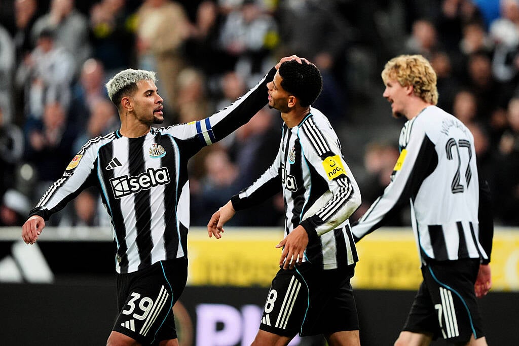 Newcastle hit four past Bradford as holders ease into fourth round