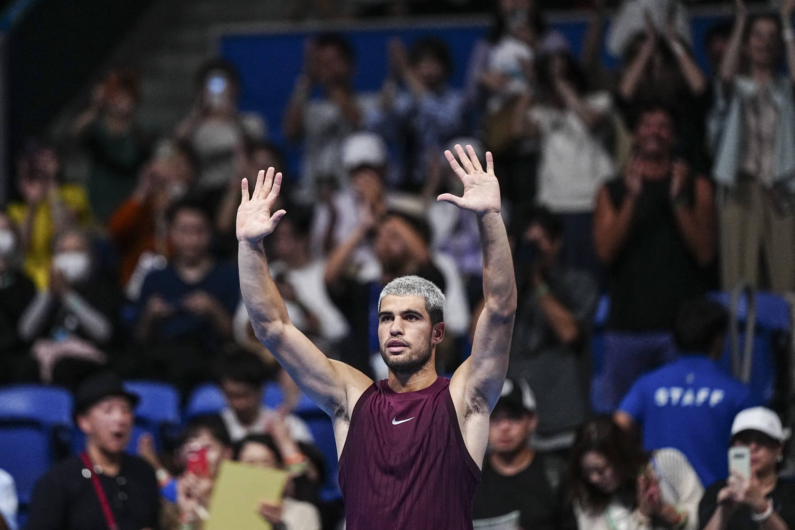 Carlos Alcaraz survives injury scare, rain delay to win Tokyo opener