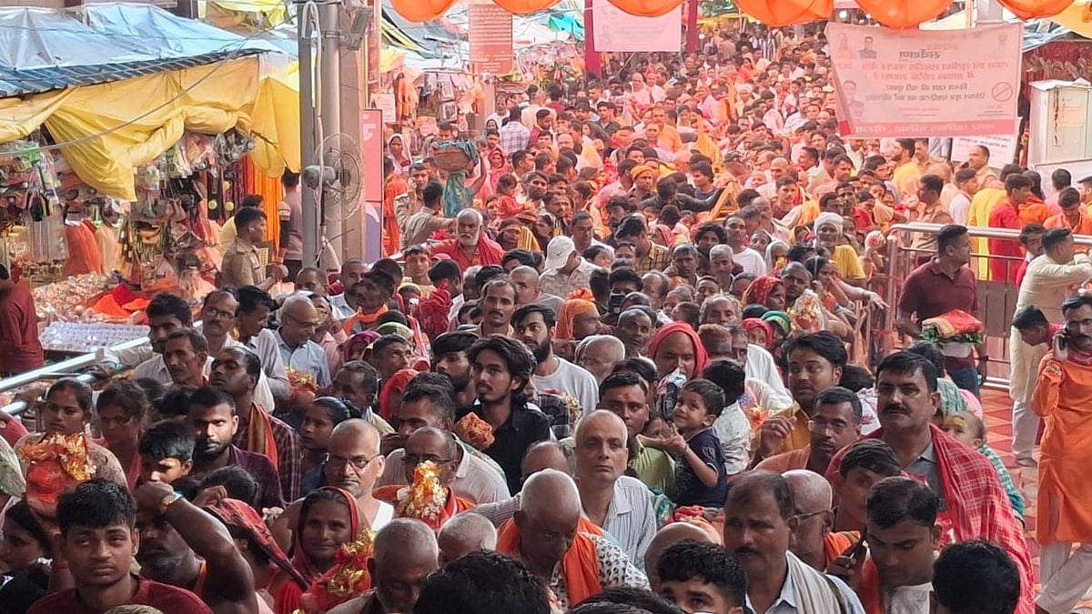 UP Navratri Festivities Draw 40 Lakh Devotees In Four Days