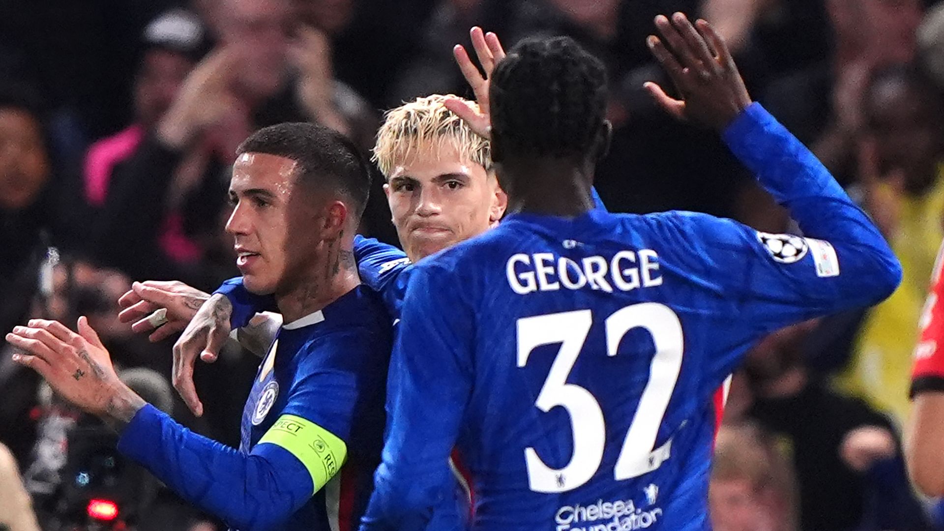 Chelsea sneak past Benfica in CL as Mourinho makes Stamford Bridge return