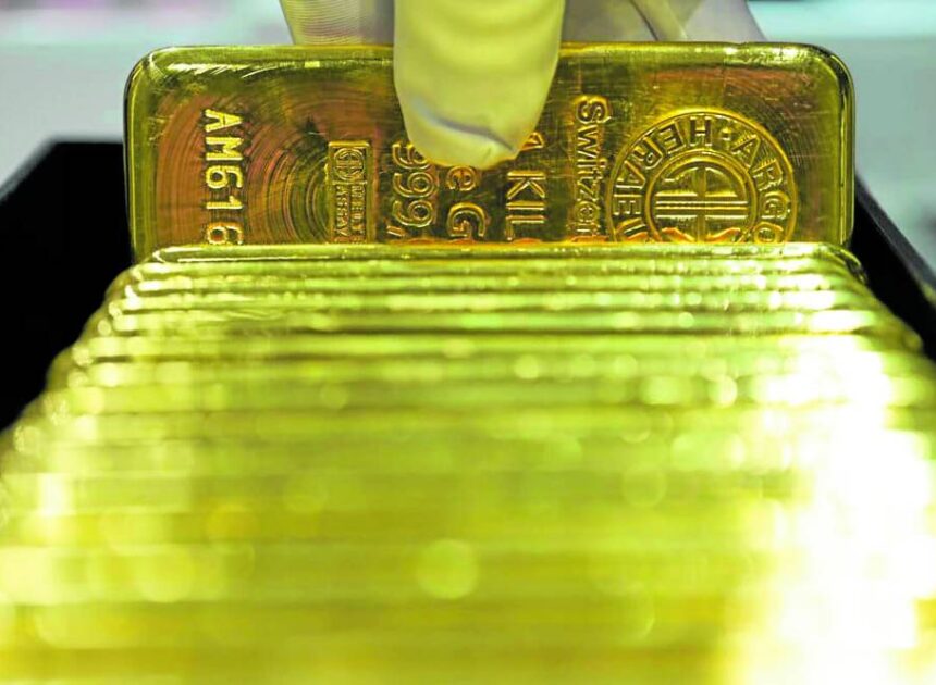 Gold tops $4,000 for first time on political, economic worries