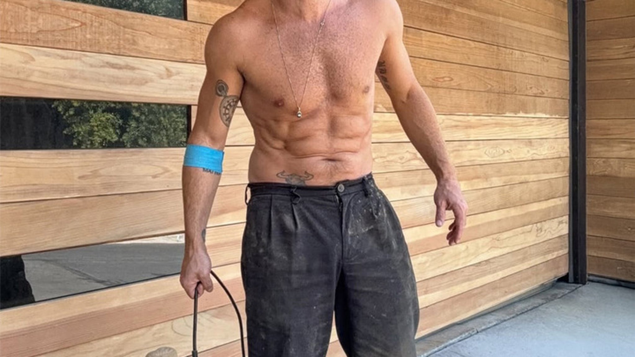 Guess the ‘DWTS’ Stud Gettin’ Dirty With His Tool!