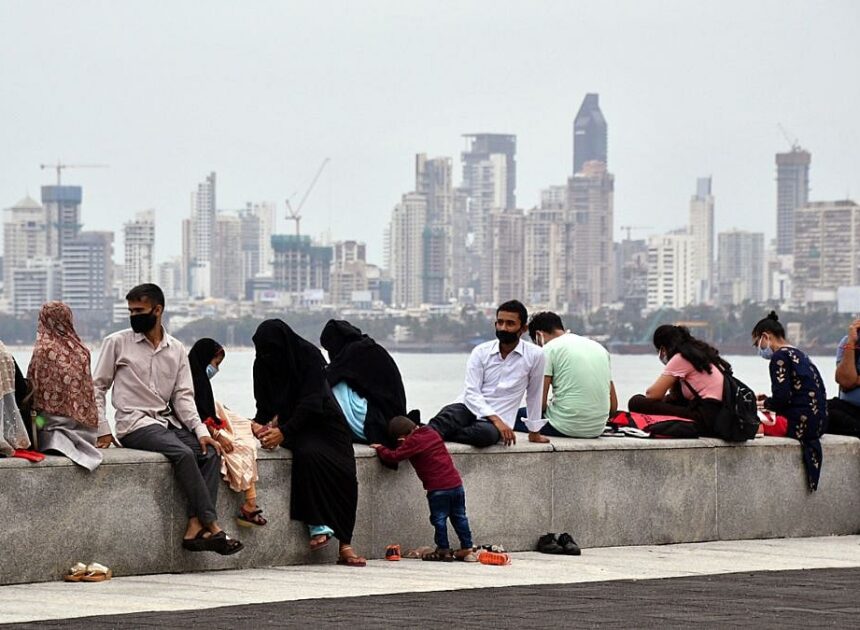Mumbai Weather Update: City Wakes Up To Cloudy Skies, Light To Moderate Rains Predicted; Thane & Palghar Under Yellow Alert