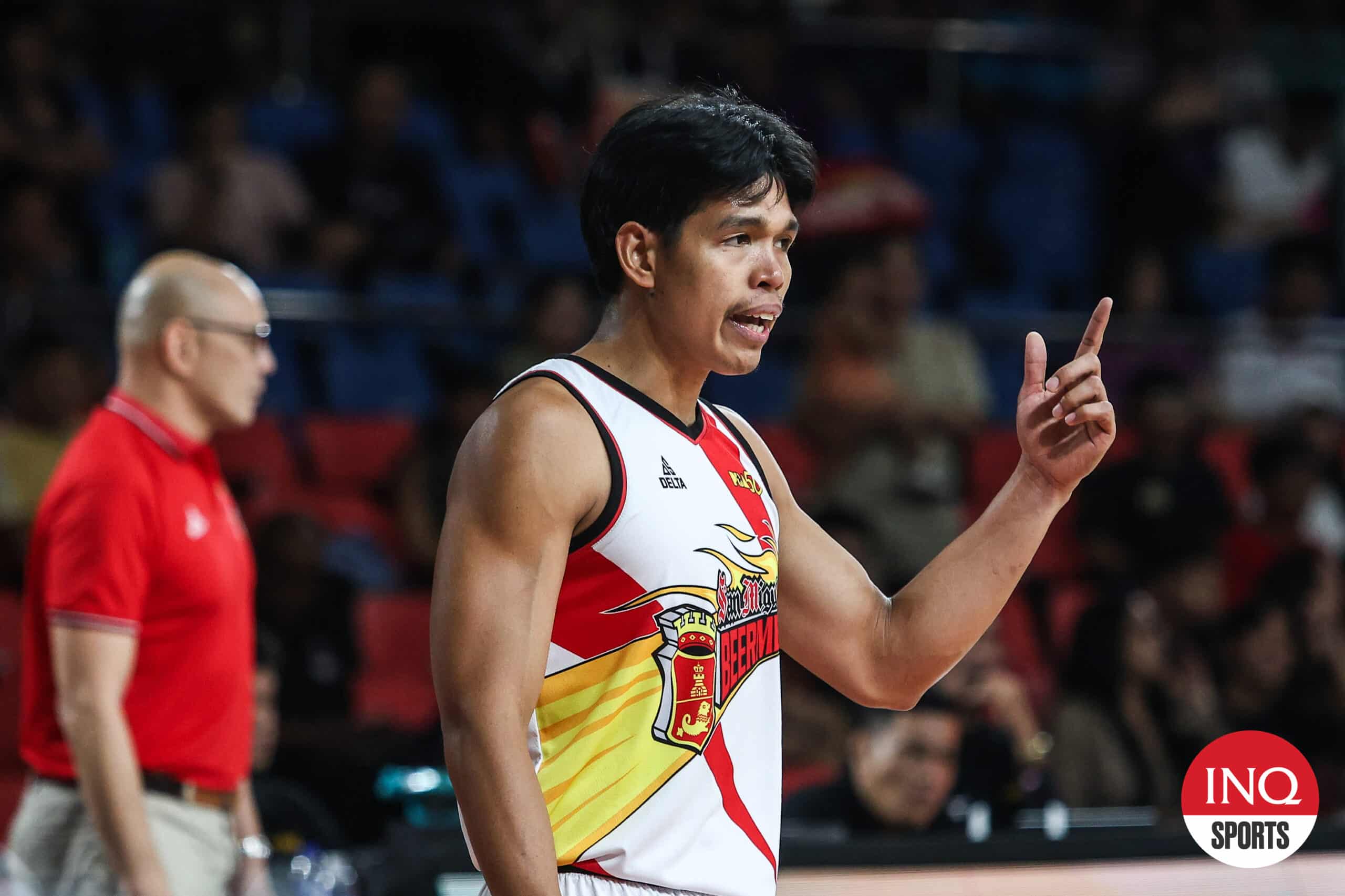 Don Trollano earns Mr. Quality Minutes honor at PBA PC Awards