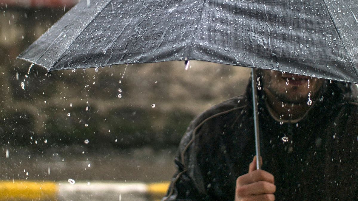 Bengaluru Weather Update: Light To Moderate Rainfall Is Predicted With Cloudy Skies & Gusty Wind