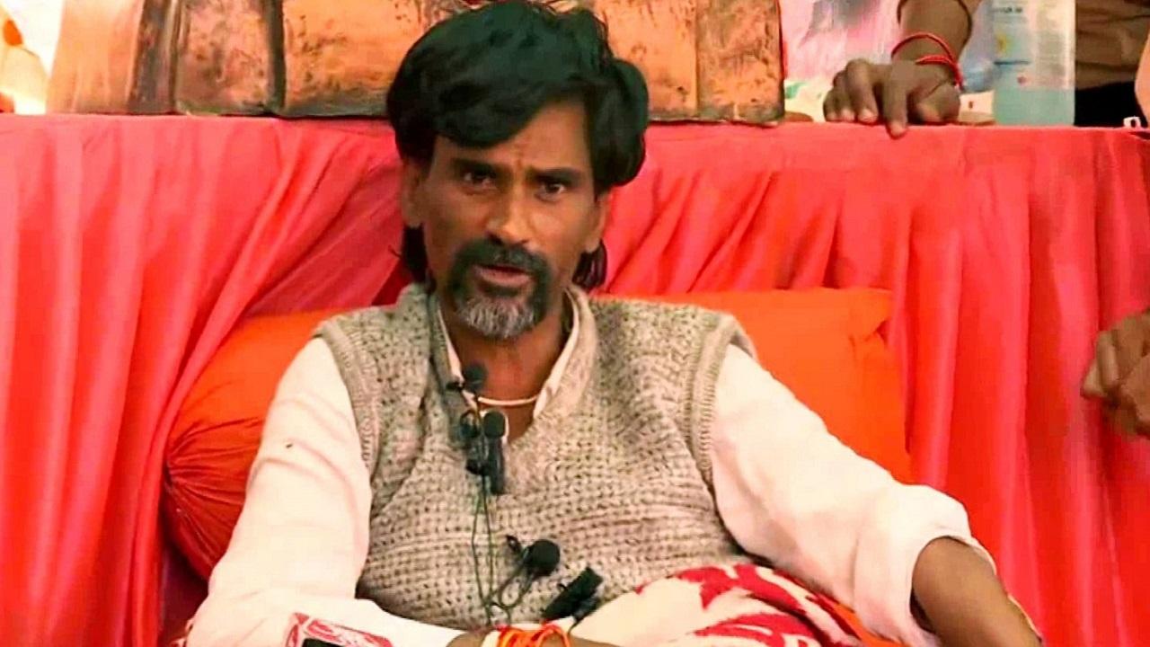 Munde cousins should not `mess` with me, warns Manoj Jarange