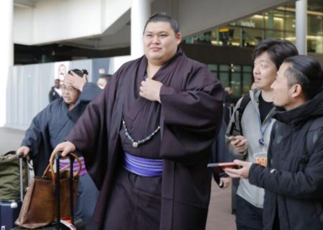 横綱大の里らロンドンに到着　歓声に笑顔「すごく楽しみ」